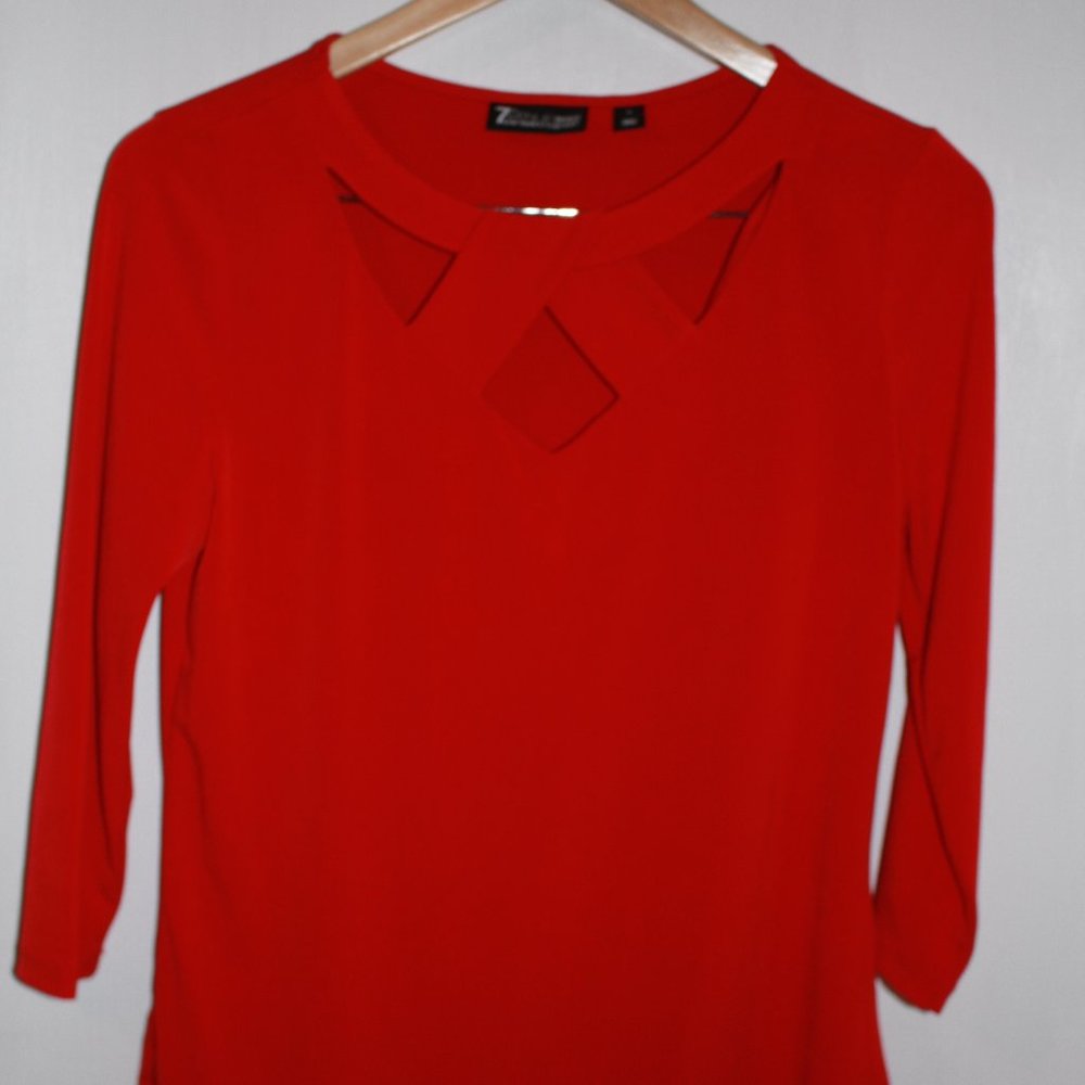 Red 3/4 sleeve top